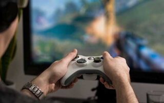 Cosa mangiano i gamer: durata di gioco e abitudini alimentari